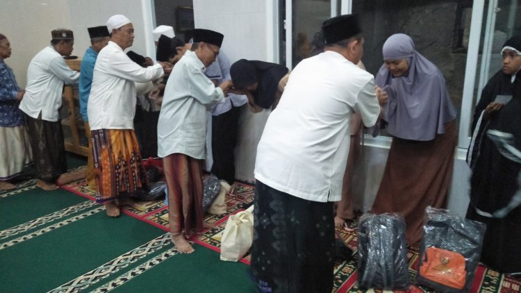 Manfaatkan Momentum 10 Muharam 1445 Hijriah, Baznas KBB Kembali Salurkan Bantuan Kepada Anak Yatim Piatu di Dua Kecamatan