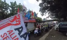 FOTO : Aliansi Aksi Sejuta Buruh Longmarch ke Jakarta