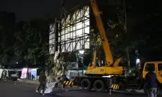 Satpol PP Kota Bandung Kembali Tertibkan Reklame di Jalan Ahmad Yani