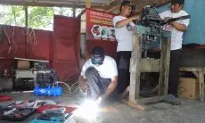 Nelayan Balad Ganjar Resmikan Bengkel dan Serahkan Peralatan Perbaikan Kapal di Batukaras