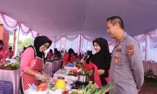 Ibu-ibu Bhayangkari Polresta Bandung Ikuti Lomba Masak