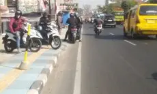 Melanggar Hukum, Pengendara Motor Gunakan Trotoar Terancam Denda Rp500 Ribu