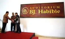 FOTO: PT DI Resmikan Auditorium BJ Habibie