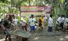 Nelayan Balad Ganjar Beri Bantuan Pengecoran Jalan untuk Warga Cipatujah Tasikmalaya 