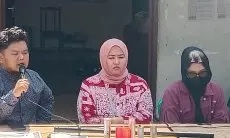 Kena Imbas Gas Air Mata, Bayi 8 Bulan di Dago Elos Diamankan di Atap Rumah