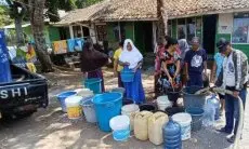 Tukang Cukur Asgar Indonesia Bantu Air Bersih Warga Kampung Koromoy Cibatu