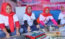 Perkuat Dukungan, Wanita Nelayan Ganjar Beri Pelatihan Pengolahan Bakso Ikan dan Rumah Produksi di Pangandaran