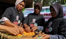 Petebu Ganjar Gotong-royong Bangun Fasilitas Umum Bareng Warga di Kabupaten Kuningan