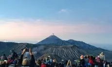 Menyaksikan Matahari Terbit di Atas Bromo dari Gunung Penanjakan, Paling Ikonik di Indonesia