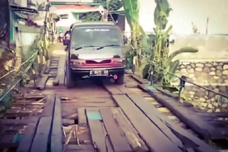 Kondisi Memprihatinkan Jembatan Bersejarah Penghubung Gununghalu-Rongga Kembali Viral, Begini Tanggapan Hengky Kurniawan 