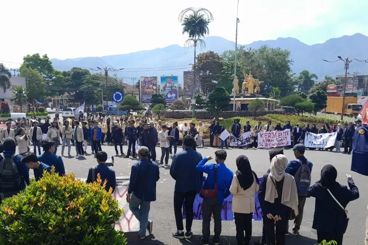 Hanya 25 Persen Lulusan SMA Sderajat di Garut Melanjutkan Pendidikan ke Perguruan Tinggi