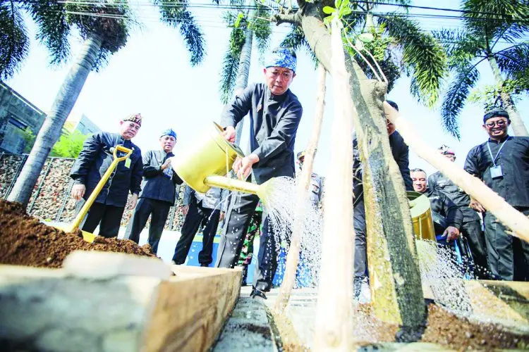Kota Kembang Berhias Lewat Program On The Way Bandung Teduh