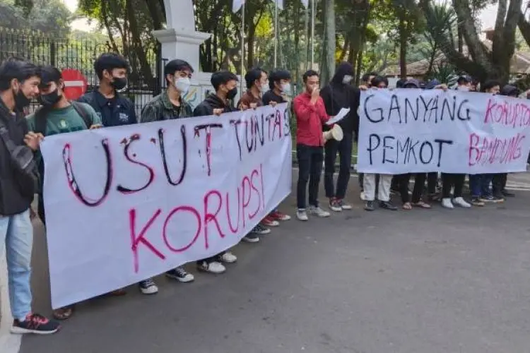 Mahasiwa Alma Jabar Desak KPK Usut Aliran Suap Bandung Smart City