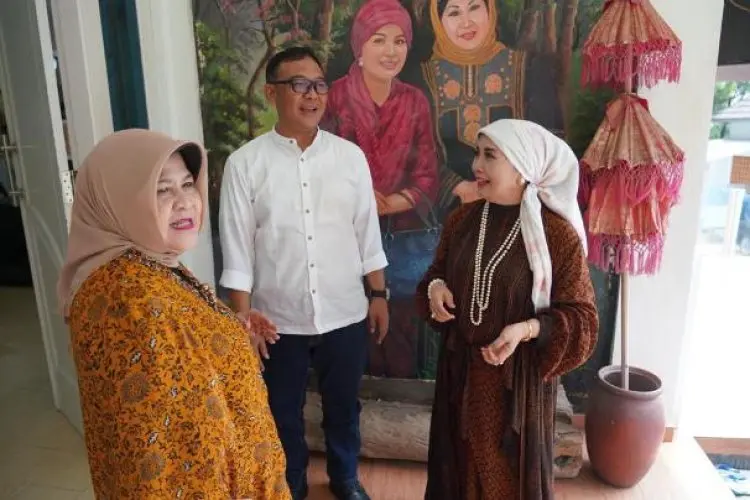 Iwan Setiawan dan Nurhayanti Kompak Apresiasi Rumah Budaya HMA di Bogor