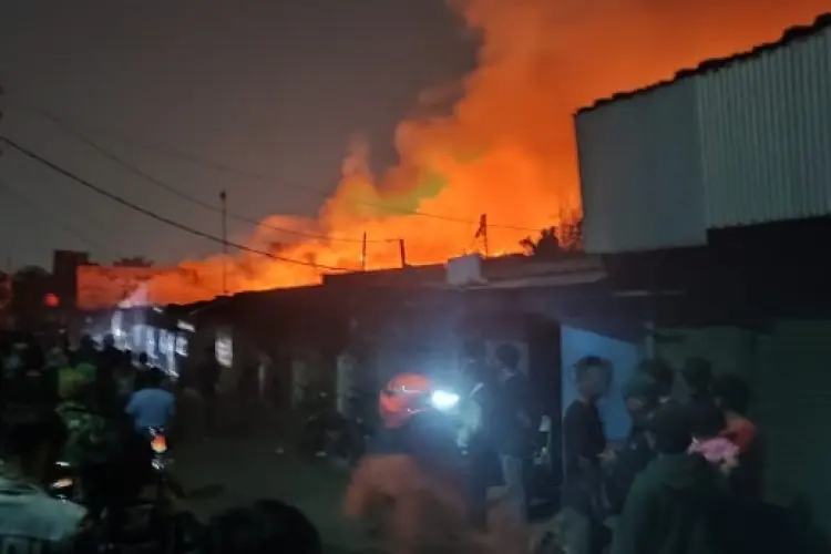 Polisi Segera Selidiki Penyebab Kebakaran Pasar Sadang Serang