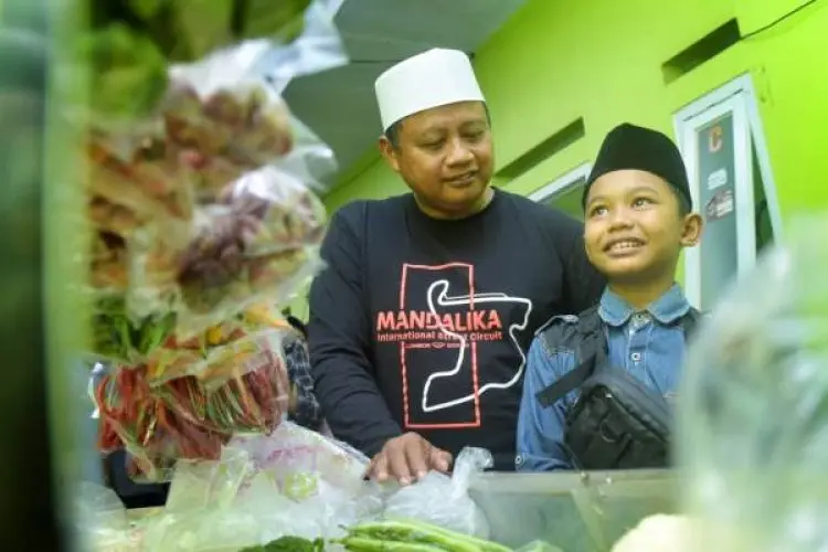 Temui Anak Kelas 4 SD Penjual Sayuran, Uu Ruzhanul Ulum: Ajarkan Kita Kemandirian dan Kerja Keras