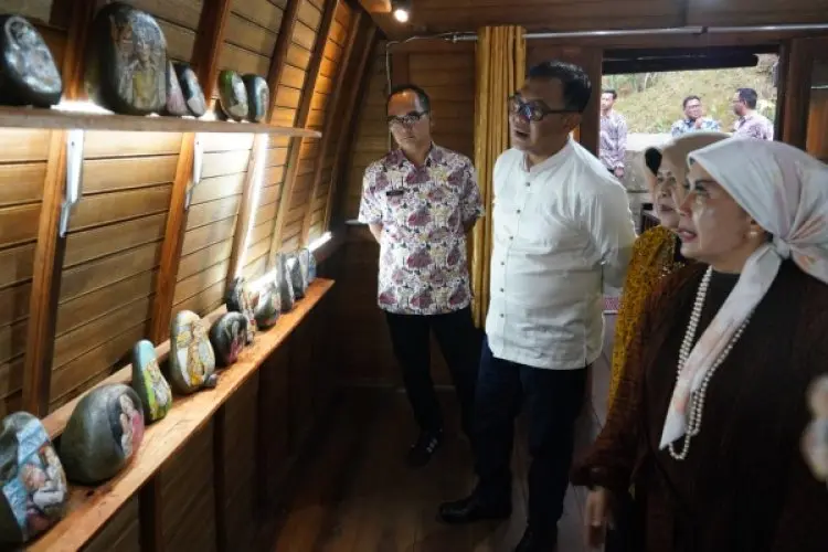 Iwan Setiawan Terkesan dengan Lukisan Batu Lady Diana