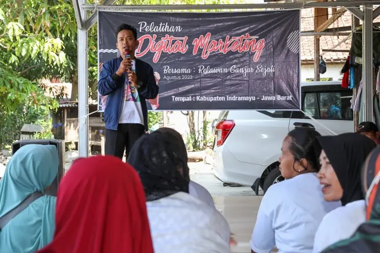 Bantu Perluas Penjualan Produk Lokal, Ganjar Sejati Edukasi Pelaku Usaha soal Pemasaran Digital di Indramayu