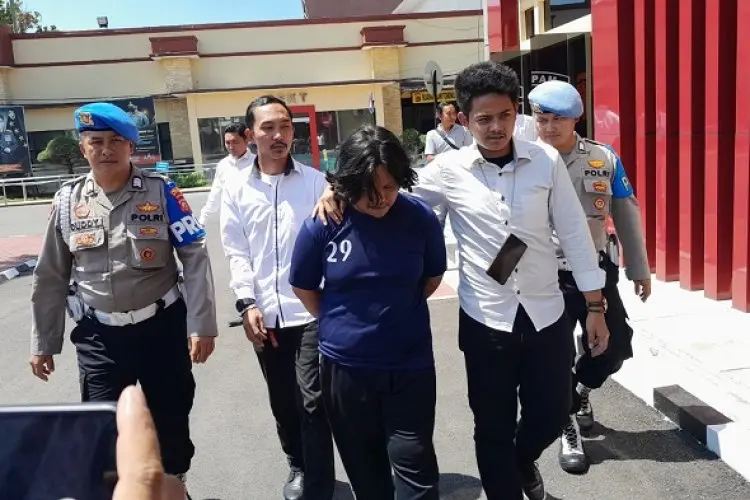 Polisi Ciduk Kurir Paket Penjambret Anak di TCI