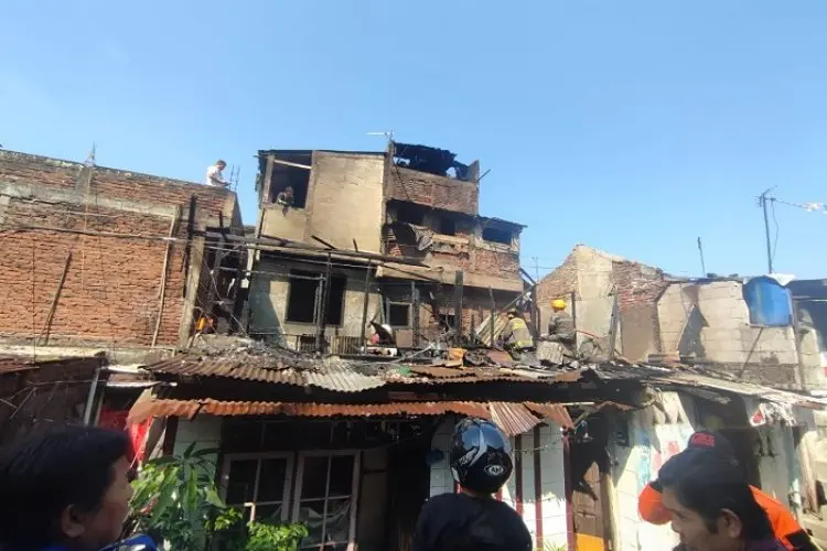 Enam Rumah Terbakar di Kawasan Gudang Selatan