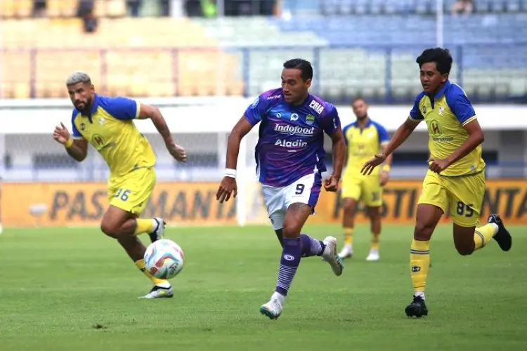 Ezra Walian Percaya Persib