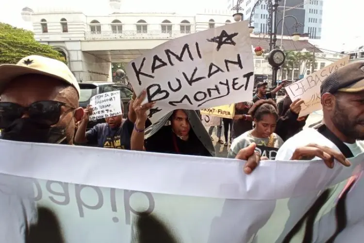 FOTO Demo Mahasiswa Papua Depan Gedung Merdeka Bandung