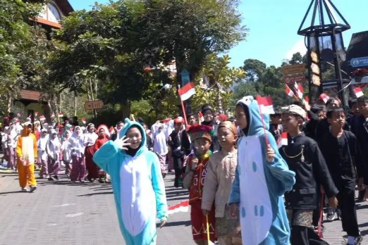 Meriahkan HUT ke-78 RI, Lembang Park and Zoo Gelar Parade dan Karnaval Satwa
