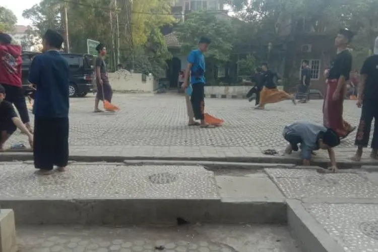 Ribuan Santri Ponpes Kebon Jambu Lakukan Gerakan Merdeka Sampah Plastik