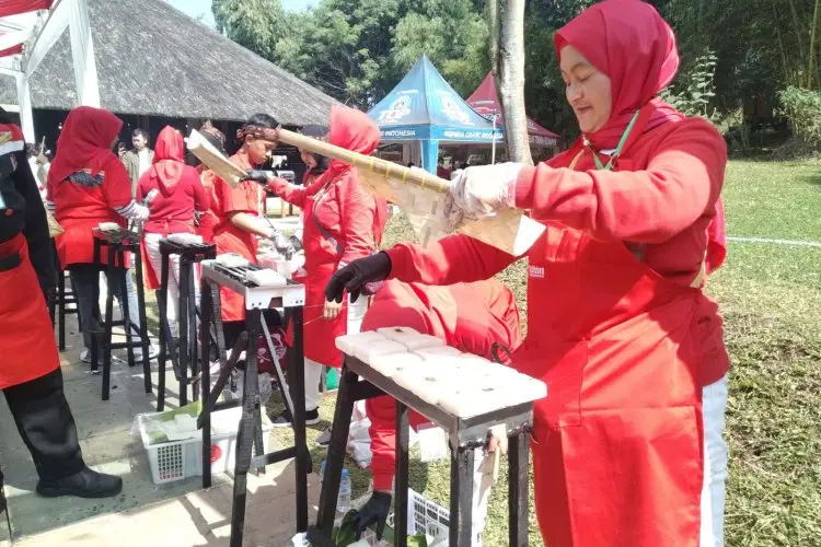 Ciptakan Rekor Dunia Baru, Dusun Bambu, ICA dan UMKM KBB Catatkan Ketan Bakar Terbanyak di MURI