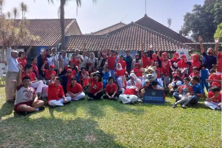 Persib Memperingati HUT ke-78 RI Bersama Anak-anak Tunadaksa