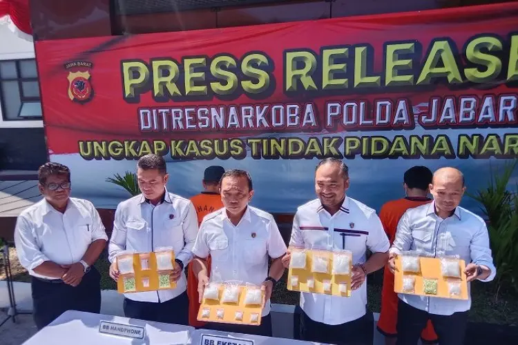 Polda Jabar Sita Satu Kilogram Sabu dan Ratusan Pil Ekstasi