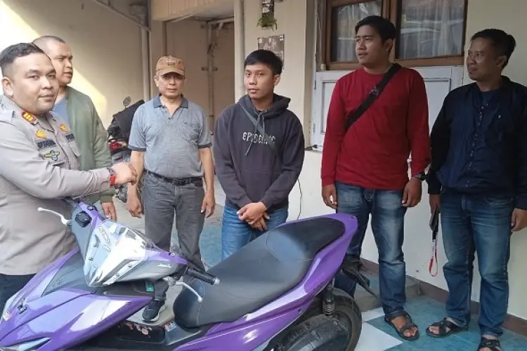 Dicuri Teman Sendiri, Fajar Sumringah Motornya Ditemukan Polsek Andir