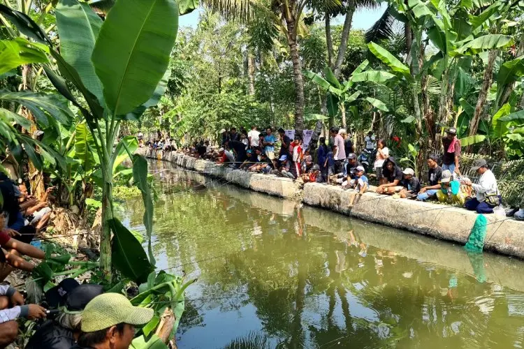 KST Jabar  Dukung Ganjar  Sosialisasi dan Mancing Bersama di Karawang