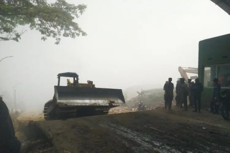 Pemadaman Api Kebakaran TPA Sarimukti Terkendala, Sekda KBB Ungkap Penyebabnya 