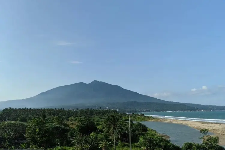 Cocok untuk Pendaki Pemula, Gunung Rajabasa Menghadirkan Pemandangan Kota Bandar Lampung
