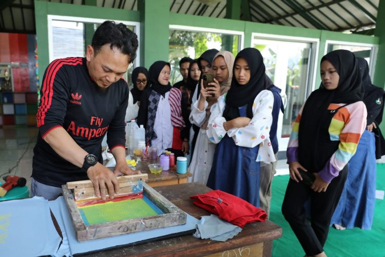 Dorong Peluang Usaha, Ganjar Sejati Gelar Pelatihan Sablon Bagi Milenial di Bandung
