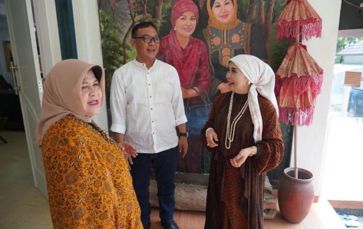 Iwan Setiawan dan Nurhayanti Kompak Apresiasi Rumah Budaya HMA di Bogor