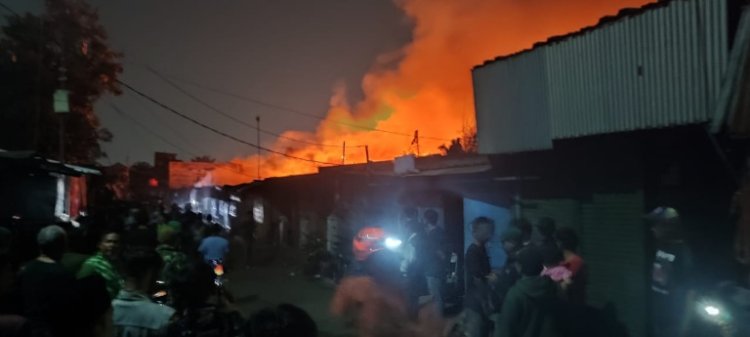 Pasar Sadang Serang Terbakar, Api Berasal Salah Satu Kios