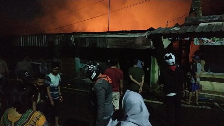 160 Kios Pasar Sadang Serang Kota Bandung Hangus Terbakar