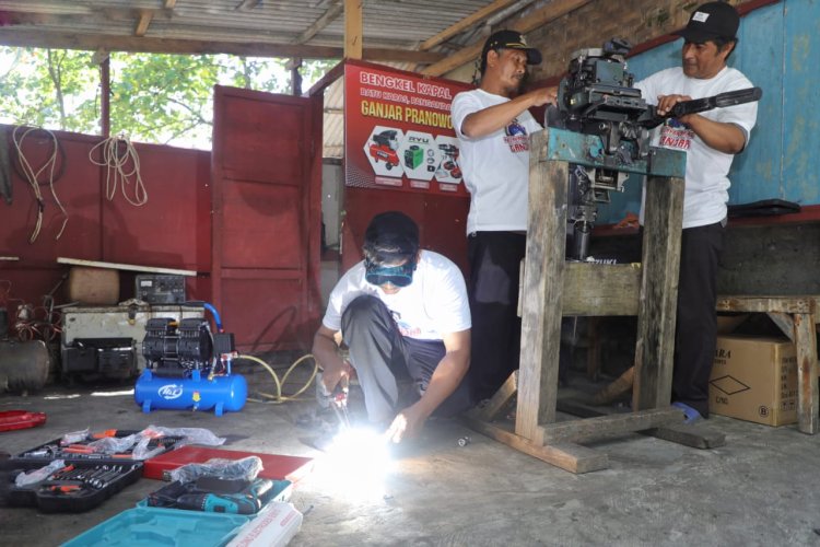 Nelayan Balad Ganjar Resmikan Bengkel dan Serahkan Peralatan Perbaikan Kapal di Batukaras