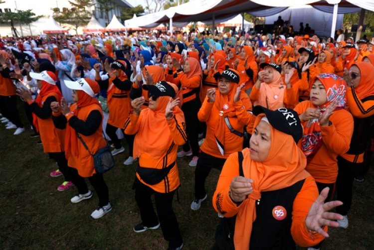 FOTO: Ribuan Lansia Pecahkan Rekor MURI di #BergerakNyata Fest