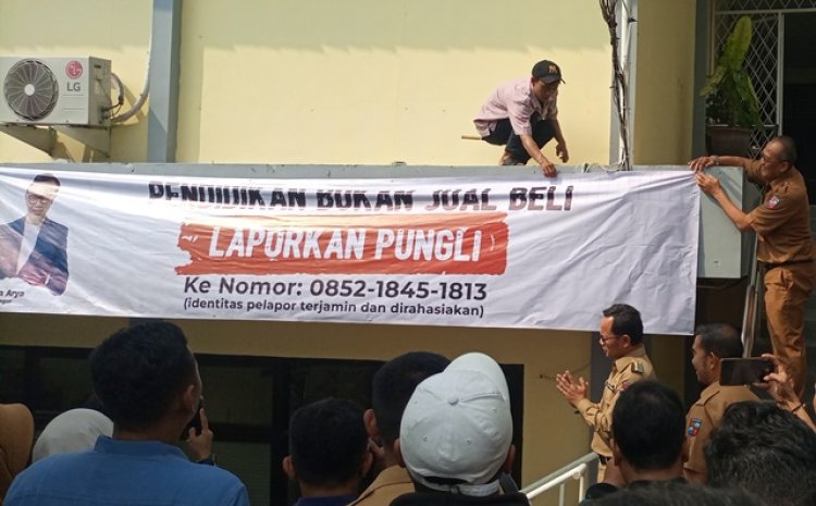 Bima Arya Keliling SMP di Bogor, Pasang Spanduk Pengaduan Pungli
