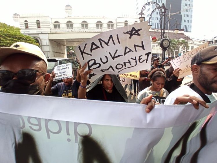 FOTO Demo Mahasiswa Papua Depan Gedung Merdeka Bandung