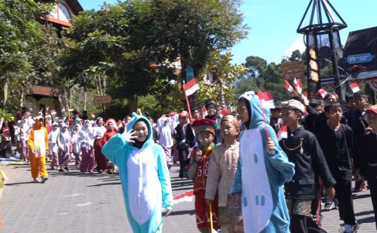 Meriahkan HUT ke-78 RI, Lembang Park and Zoo Gelar Parade dan Karnaval Satwa