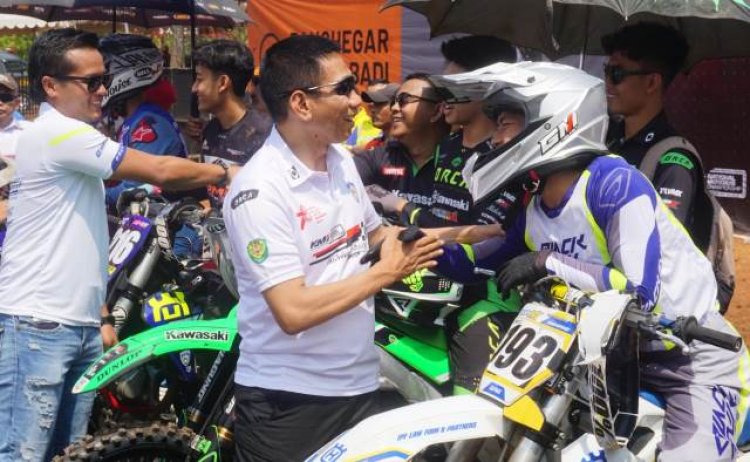Ratusan Pembalap Motocross Seluruh Indonesia Bertarung Rebut Piala Kapolda Jabar
