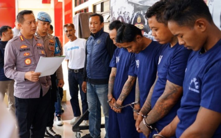 Aparat Polresta Bandung Tembak Pelaku Begal Berkedok Polisi Gadungan