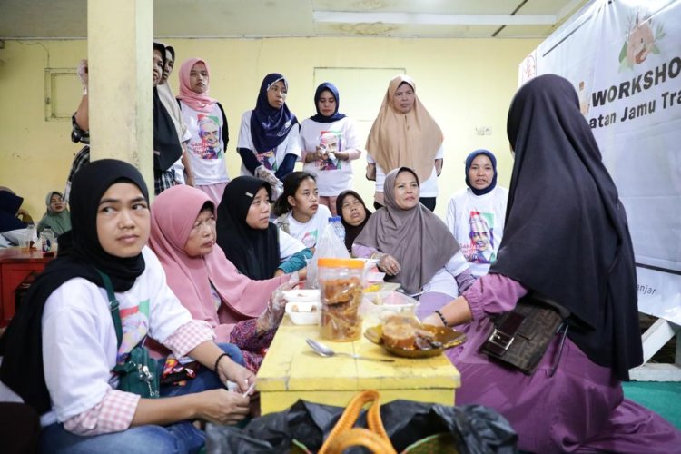 Pandawa Ganjar Ajak Masyarakat Ikuti Pelatihan Produksi Jamu Tradisional di Sukabumi