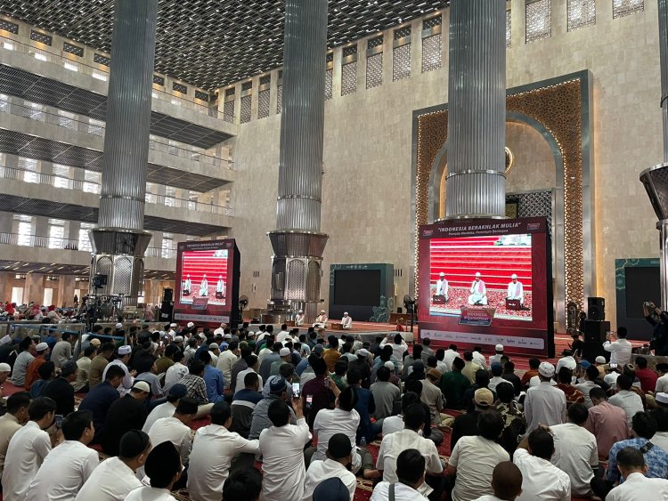 Ribuan Umat Islam Ramaikan Masjid Istiqlal Mengikuti Acara Indonesia Quran Hour
