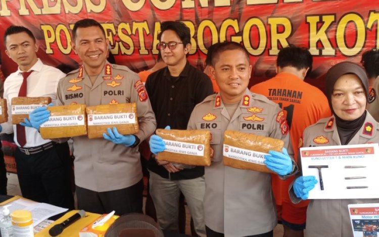 Satnarkoba Polresta Bogor Kota Amankan 11 Kg Ganja di Kampung Bersinar