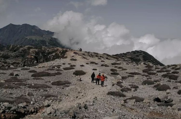 Nikmati Panorama yang Spektakuler dari Puncak Gunung Welirang, Yuk Ajak Teman Kamu Muncak!